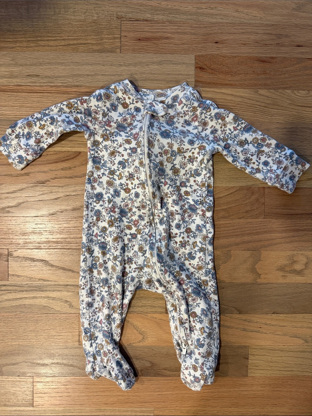 Floral Print Long-Sleeve Baby One-Piece in Cream and Blue